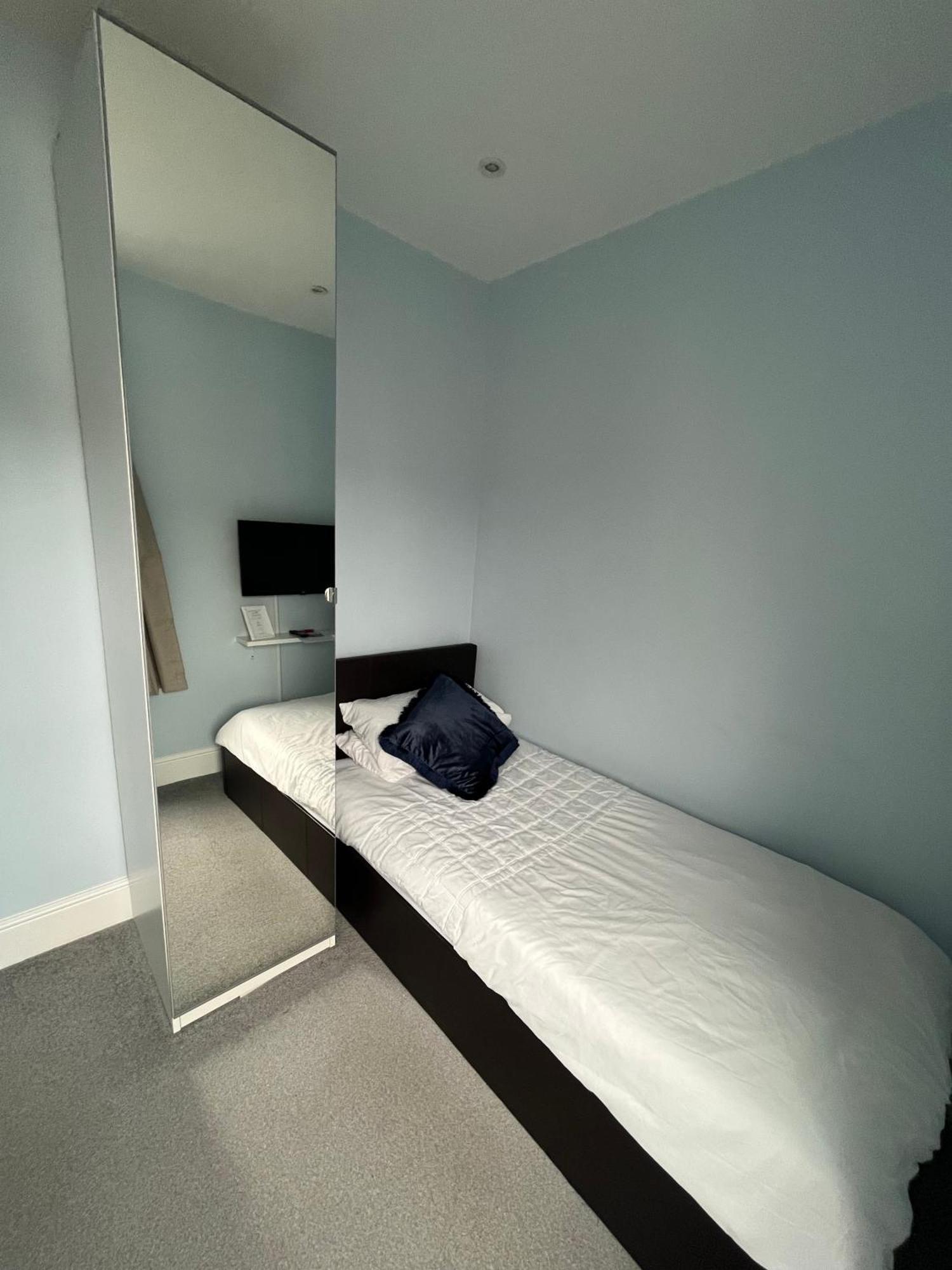 Private & Modern En-Suite Rooms Town Centre Self Check-In Барнзли Екстериор снимка
